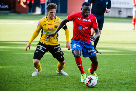 Helsingborgs Lalawélé Atakora och Elfsborgs Simon Hedlund