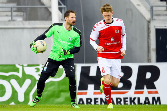 Malmö FFs målvakt Johan Wiland och Kalmars Rasmus Elm