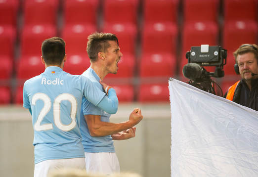Malmö FFs Vladimir Rodic och Markus Rosenberg  jublar