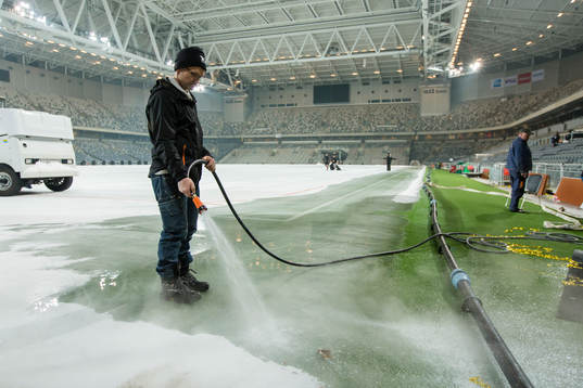 Arbete med att ta bort isen