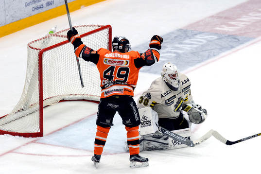Karlskronas Filip Cruseman jublar