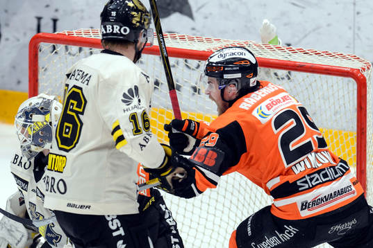 Karlskronas Alexander Viklund jublar