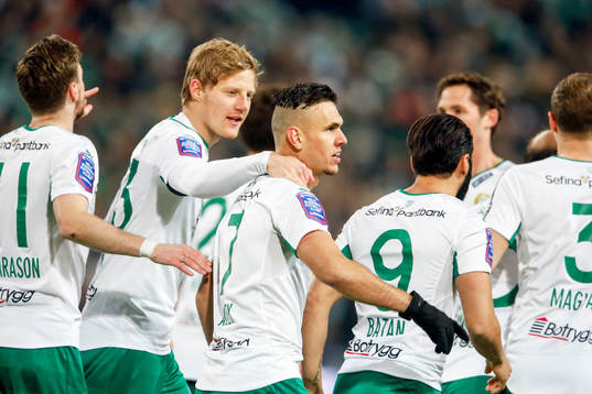 Hammarbys Lars Saetra gratulerar Alexssander Medeiros de