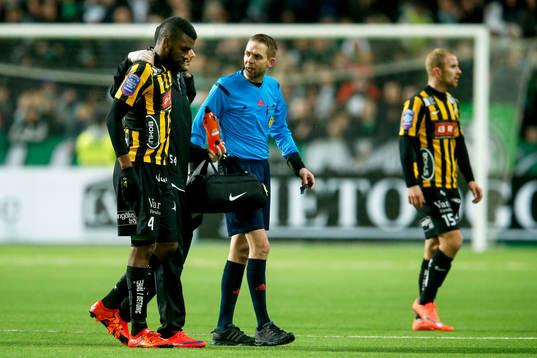 Häckens Tefu Junaid Mashamaite tvingas lämna planen skadad