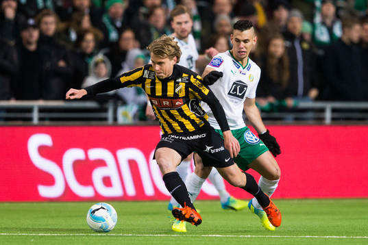 Häckens Rasmus Schuller och Hammarbys Alexssander Medeiros