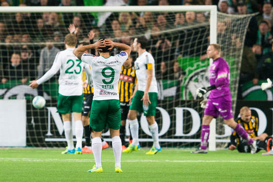 Hammarbys Stefan Batan tar sig för huvudet