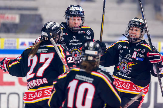 Luleås Mira Jalosuo (m) jublar