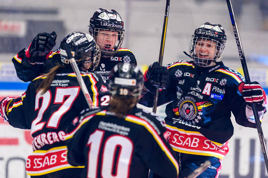 Luleås Mira Jalosuo (m) jublar