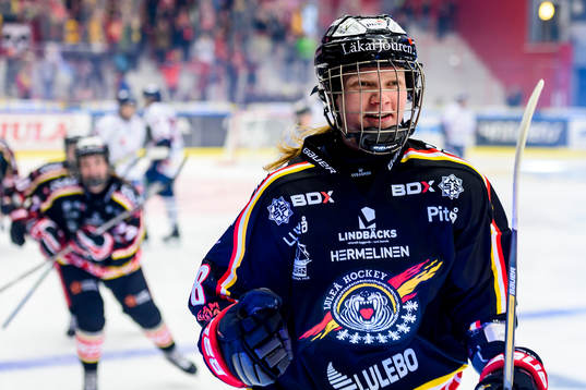 Luleås Mira Jalosuo jublar