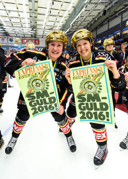 Luleås Emma Eliasson och Michelle Karvinen med Expressen