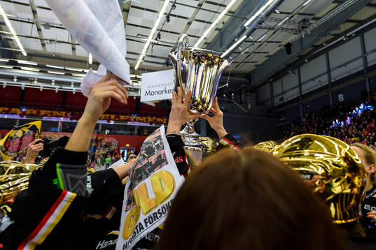 Luleå spelarna med sm-pokalen