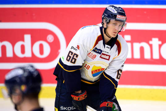 Djurgårdens Marcus Sörensen värmer upp innan kvartsfinal
