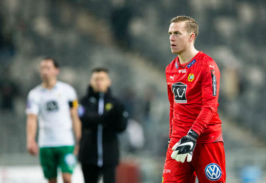 Hammarbys målvakt Ögmundur Kristinsson ser deppig ut