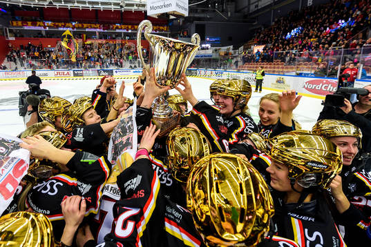 Luleå spelarna med sm-pokalen