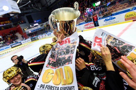 Luleå spelarna med sm-pokalen