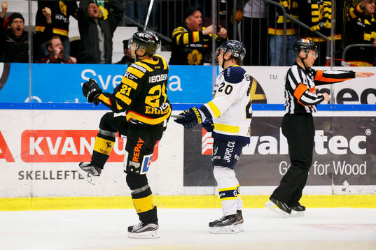 Skellefteås Jimmie Ericsson jublar