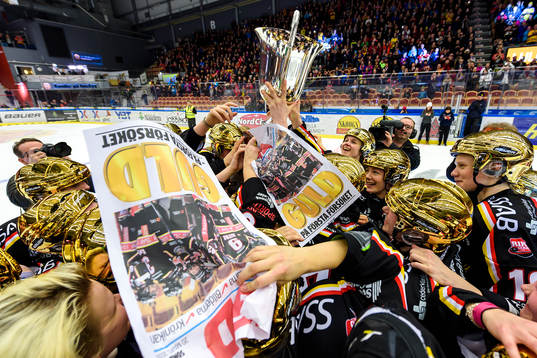 Luleå spelarna med sm-pokalen