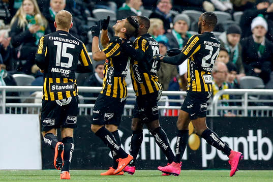 Häckens Paulo de Oliveira jublar