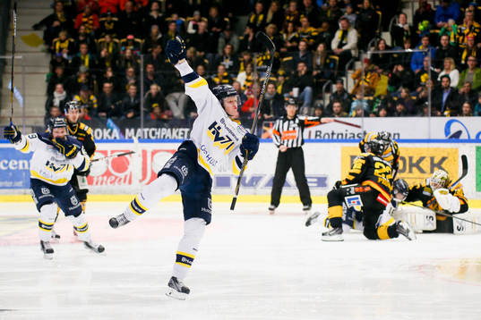 s Emil Johansson jublar