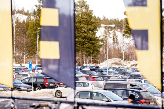 Parkeringen utanför Skellefteå Kraft Arena