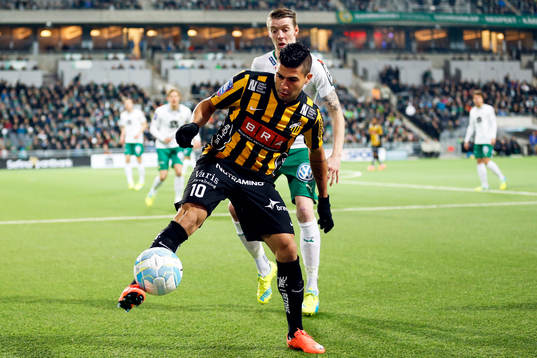 Häckens Paulo de Oliveira och Hammarbys Birkir Már