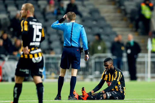 Häckens Tefu Junaid Mashamaite ligger skadad