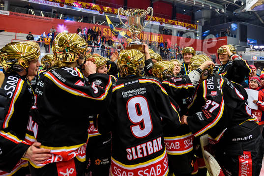 Luleå spelarna med sm-pokalen