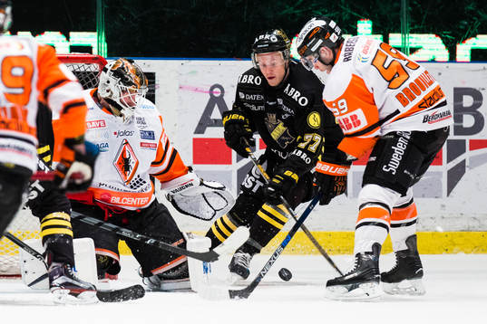 Karlskronas målvakt Johan Holmqvist och Julien Brouillette