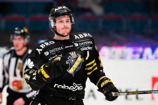 s Marcus Jonsson jublar
