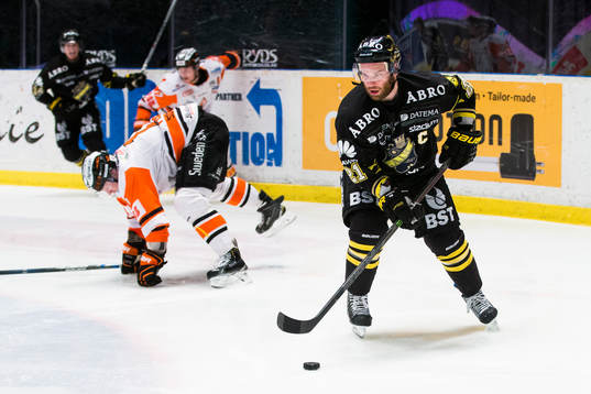 s Christian Sandberg med pucken