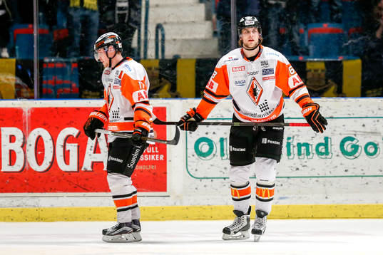 Karlskronas Joel Kellman och Daniel Gunnarsson deppar