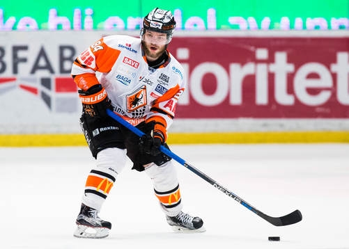 Karlskronas Jimmy Andersson med pucken