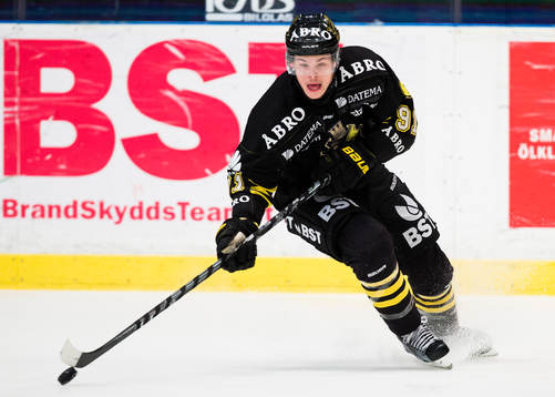 s Malte Strömwall med pucken