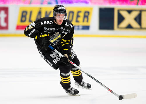 s Fredrik Hynning med pucken