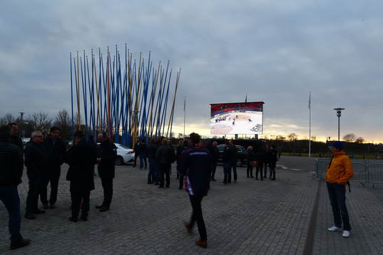 Storbildsskärm utanför SAAB Arena
