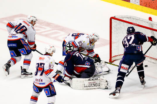 Växjös Liam Reddox gör 0-1