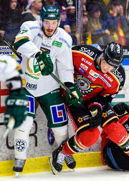 Luleås Ilari Melart grinar illa
