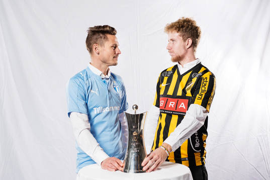 s Markus Rosenberg och Häckens Samuel Gustafson med Gustaf