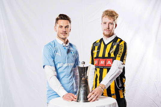 s Markus Rosenberg och Häckens Samuel Gustafson med Gustaf