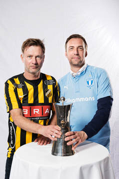s tränare Allan Kuhn med Gustaf VI Adolfs pokal som delas