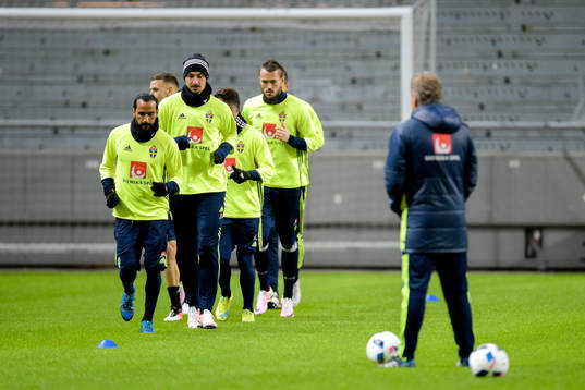 Sveriges Erkan Zengin,  Zlatan Ibrahimovic och Emir Kujovic