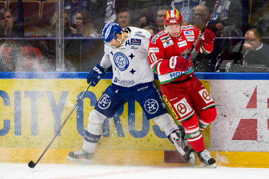 Leksands Jon Knuts Modos Per-Åge Skröder i närkamp i