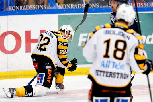 Skellefteås Janne Pesonen jublar