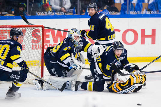 s Ted Brithén, målvakt Fredrik Pettersson-Wentzel, Chris
