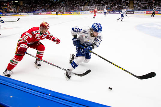 Modos Per-Åge Skröder jagar Leksands Viktor Amnér  i