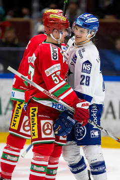 Modos Emil Djuse i diskussion med Leksands Anton Karlsson