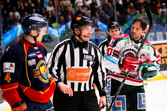 Gruff mellan Djurgårdens Marcus Högström och Frölundas