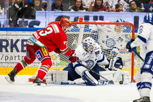 chans för Modos Bill Thomas Leksands målvakt Frans