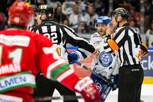 Leksands János Hári  i ishockeymatchen i kvalet  till SHL