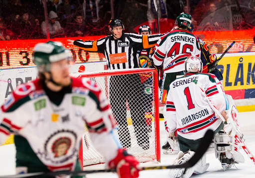 Domare Morgan Johansson dömer bort ett Djurgårdsmål för